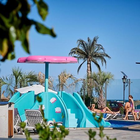 Sea Love Apt Spa N Pools Beach Resort Năvodari Екстериор снимка