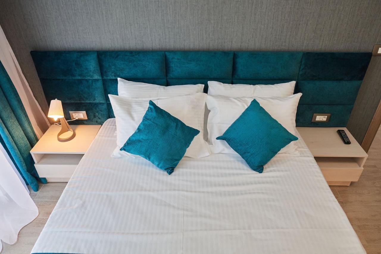 Sea Love Apt Spa N Pools Beach Resort Năvodari Екстериор снимка