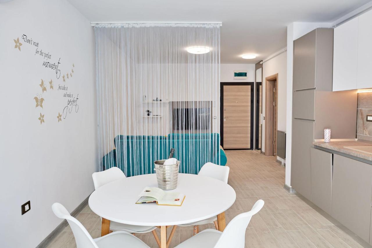 Sea Love Apt Spa N Pools Beach Resort Năvodari Екстериор снимка