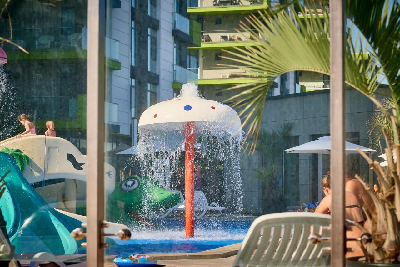 Sea Love Apt Spa N Pools Beach Resort Năvodari Екстериор снимка